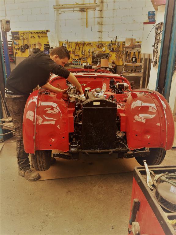 RESTAURATION TRIUMPH TR3 BREATGNE ROADSTER NORMANDIE