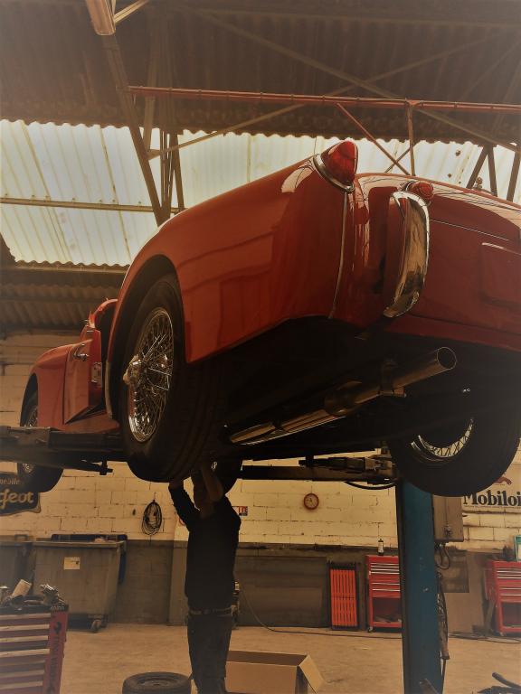 RESTAURATION TRIUMPH TR3 BREATGNE ROADSTER NORMANDIE