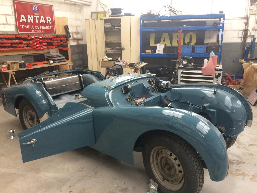 RESTAURATION TRIUMPH TR3 BRETAGNE ROADSTER CLASSIC CAR