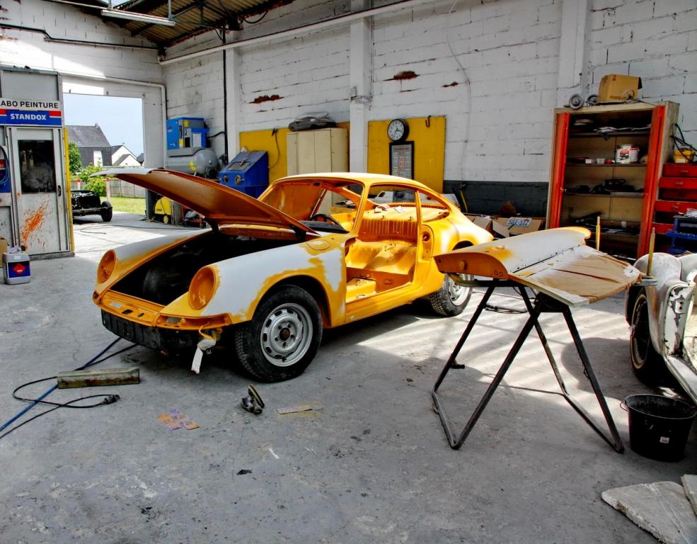 porsche bahama yellow