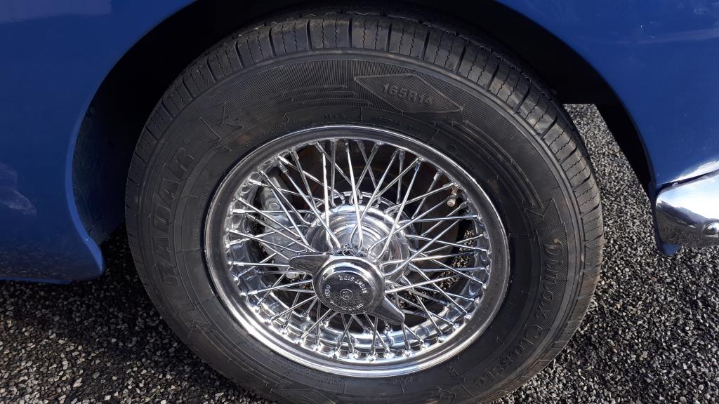 MGB GT  BLEU BRETAGNE ROADSTER 