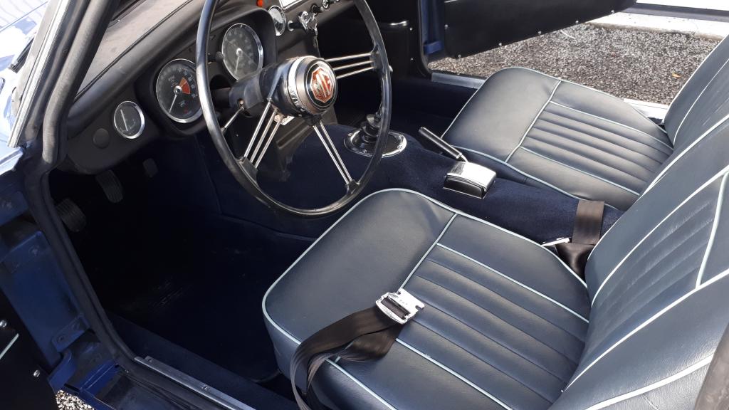 MGB GT  BLEU BRETAGNE ROADSTER 