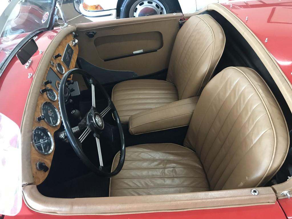 MG A MK II BRETAGNE ROADSTER VOITURE DE COLLECTION