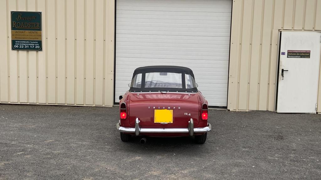 TRIUMPH TR4 A VENDRE BRETAGNE ROADSTER VOITURE DE COLLECITON