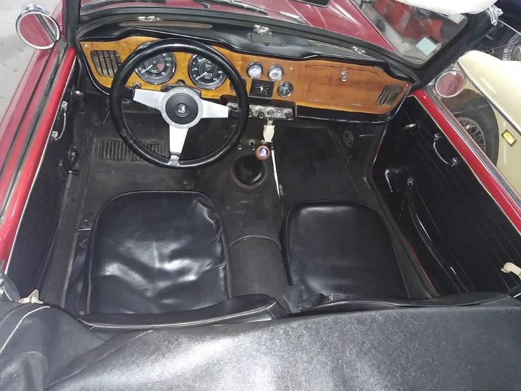 TRIUMPH TR4 BRETAGNE ROADSTER VOITURE DE COLLECTION