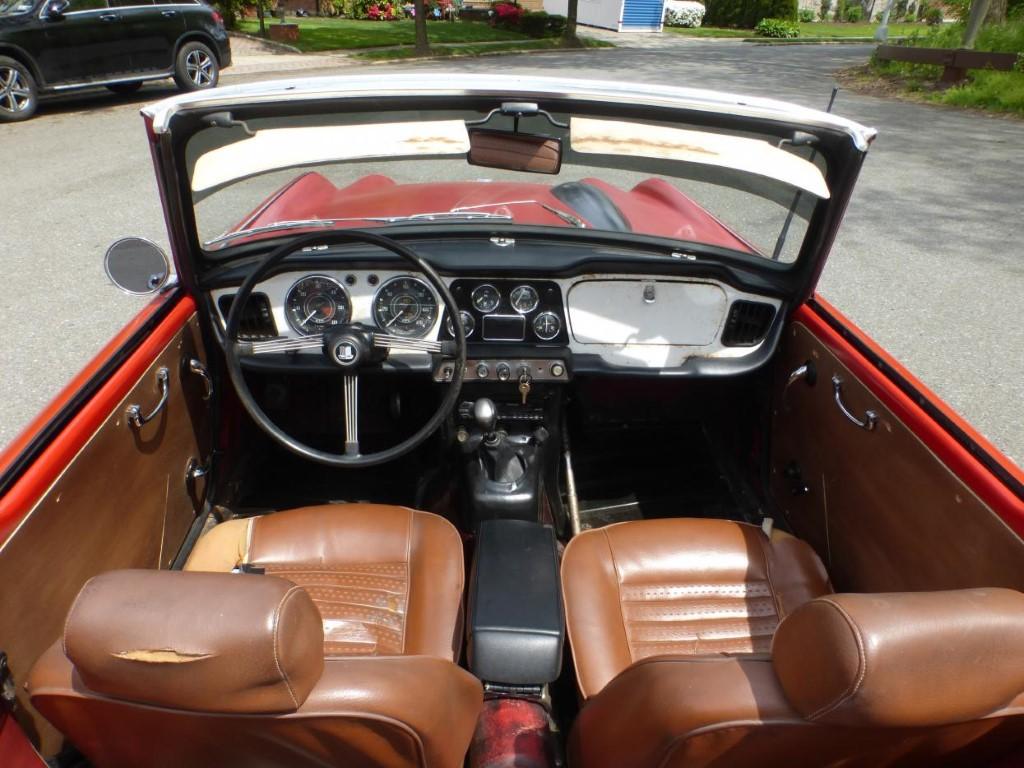TRIUMPH TR4 A VENDRE BRETAGNE ROADSTER VOITURE DE COLLECITON