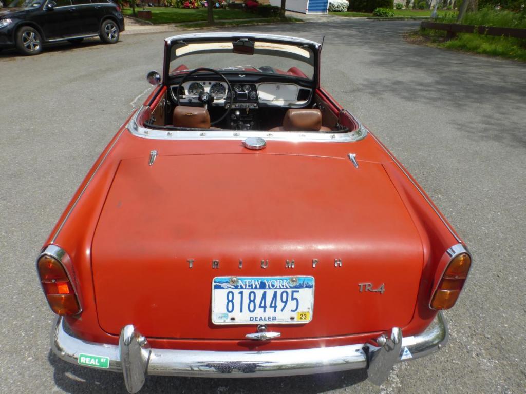 TRIUMPH TR4 A VENDRE BRETAGNE ROADSTER VOITURE DE COLLECITON
