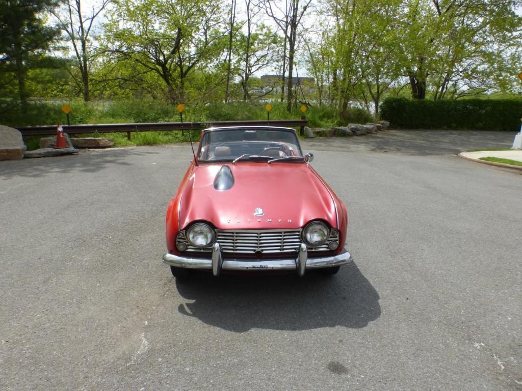 TRIUMPH TR4 A VENDRE BRETAGNE ROADSTER VOITURE DE COLLECITON