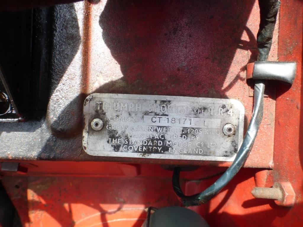 TRIUMPH TR4 A VENDRE BRETAGNE ROADSTER VOITURE DE COLLECITON