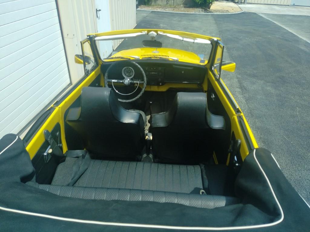 COCCINELLE JAUNE BRETAGNE ROADSTER VOITURE DE COLLECTION