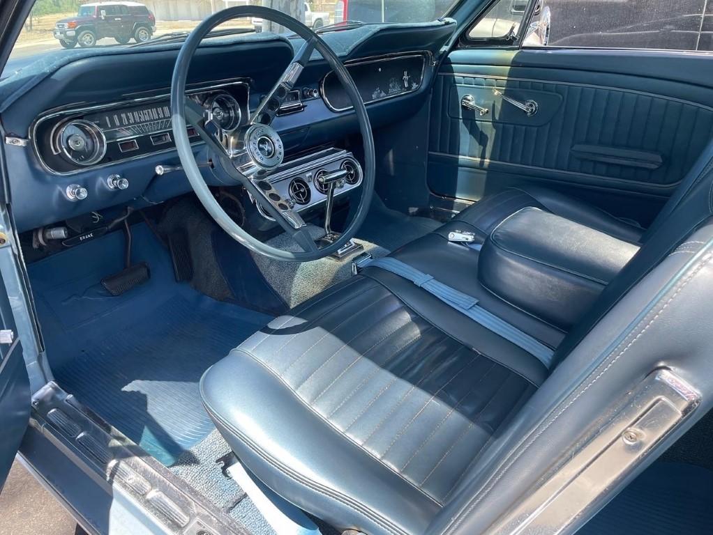 FORD MUSTANG COUPE V8 BRETAGNE ROADSTER