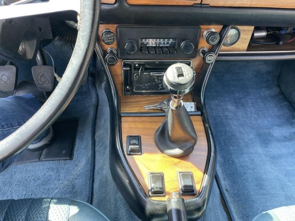 TRIUMPH STAG BRETAGNE ROADSTER VOITURE DE COLLECTION