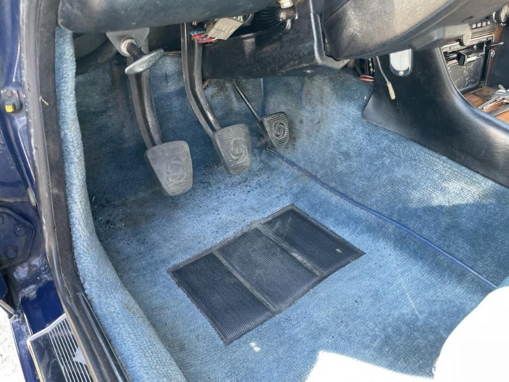 TRIUMPH STAG BRETAGNE ROADSTER VOITURE DE COLLECTION