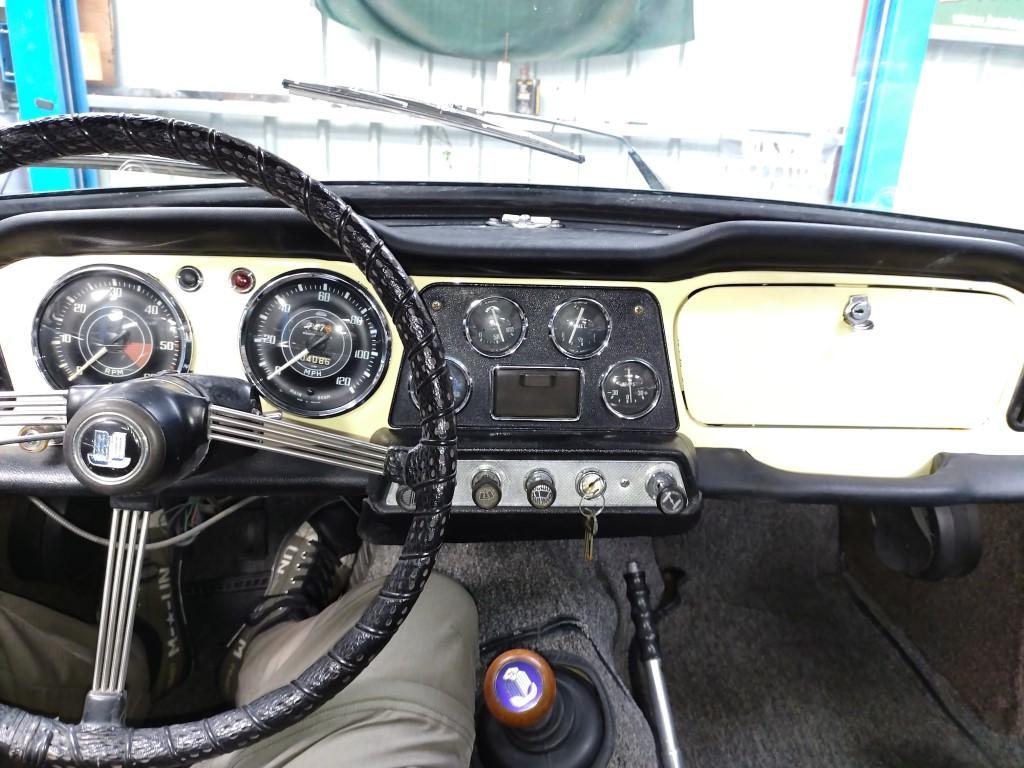 TR4 BABY BLUE BRETAGNE ROADSTER