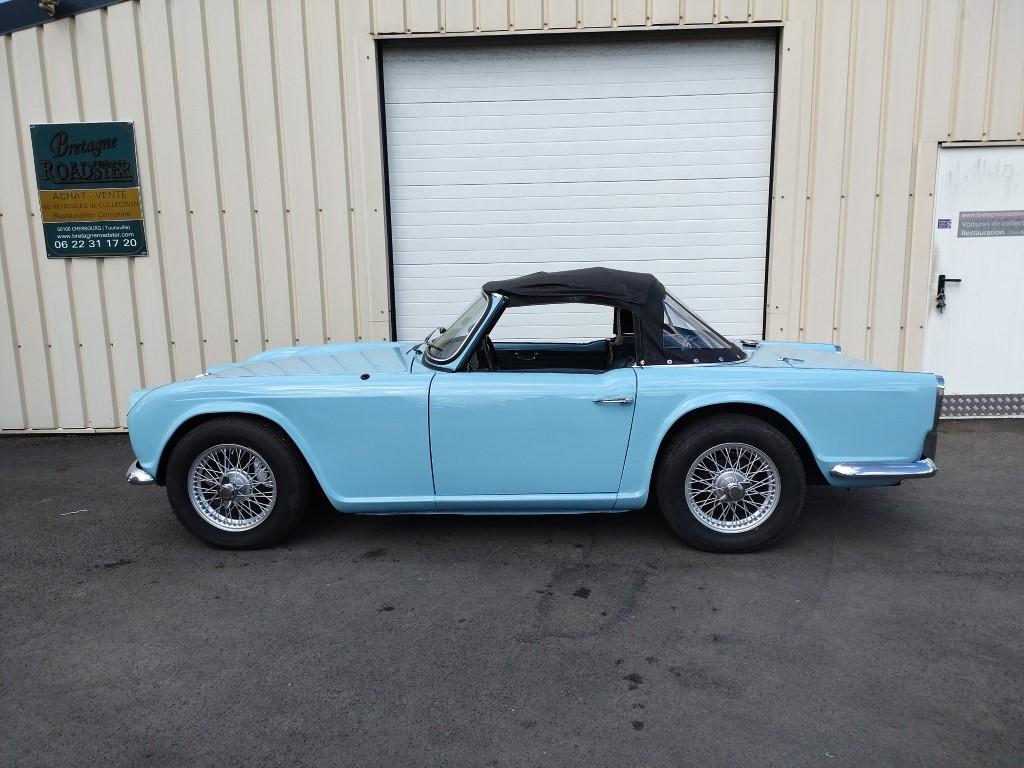 TR4 BABY BLUE BRETAGNE ROADSTER