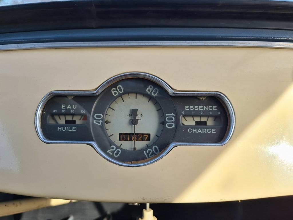 Renault 4 chevaux 1955 , bretagne roadster