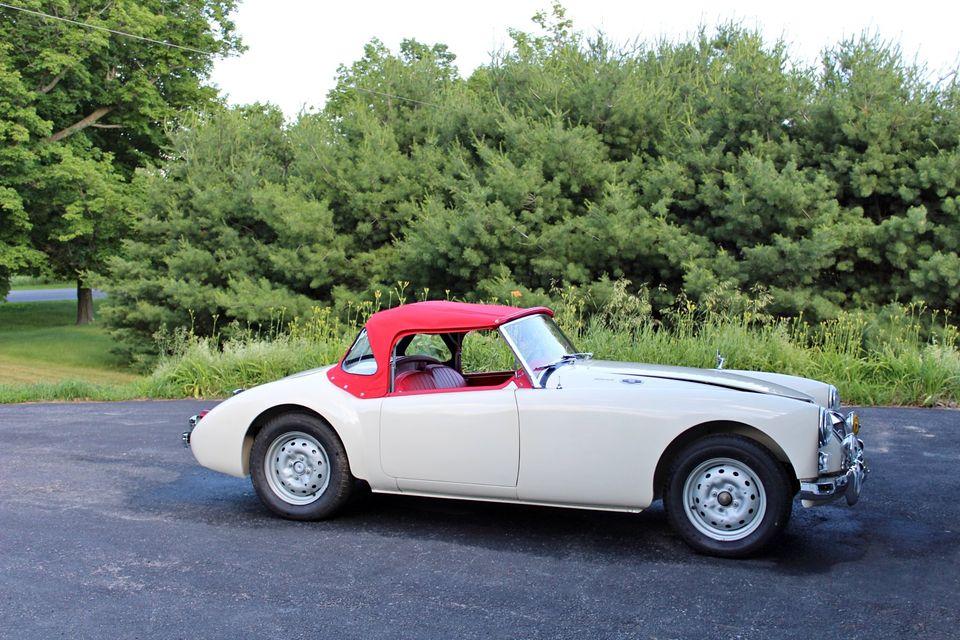 MGA MK II 1600 OLED ENGLISH WHITE