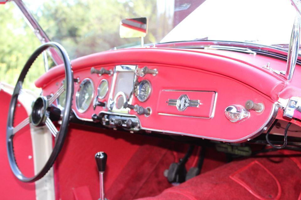 MGA MK II 1600 OLED ENGLISH WHITE