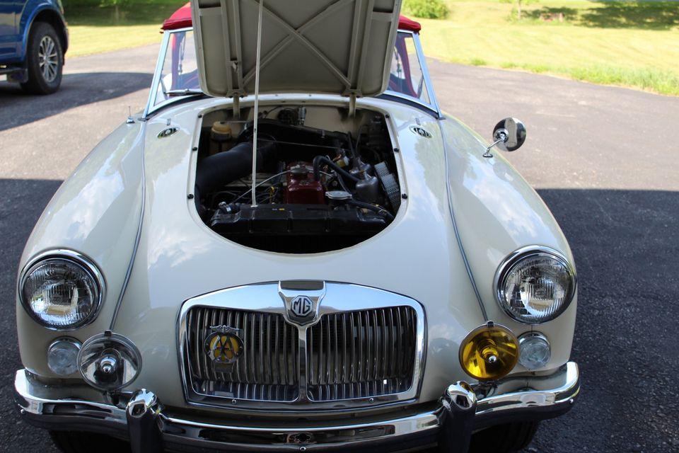 MGA MK II 1600 OLED ENGLISH WHITE