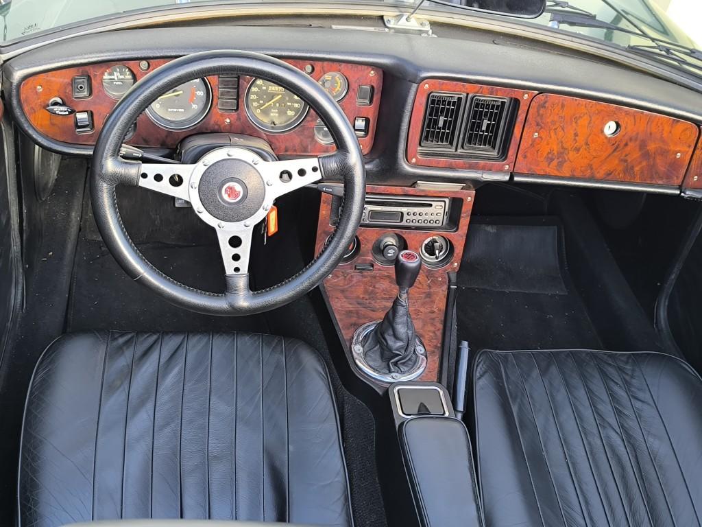 MGB CABRIOLET VERTE BRETAGNE ROADSTER