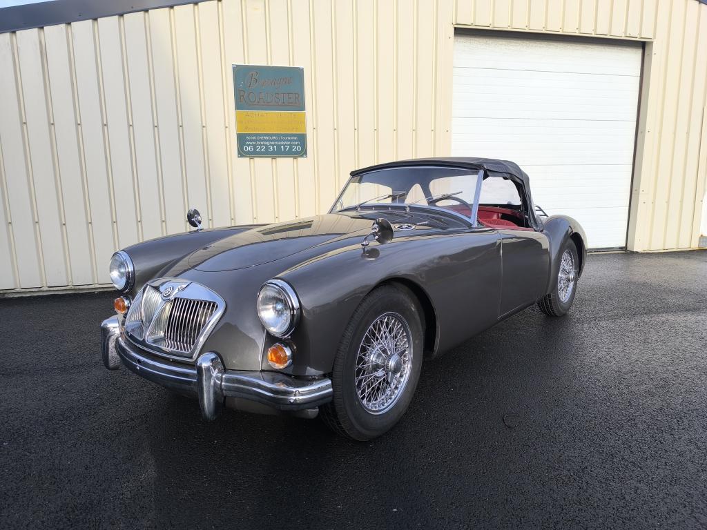 MGA MKII GRISE VOITURE DE COLLECTION