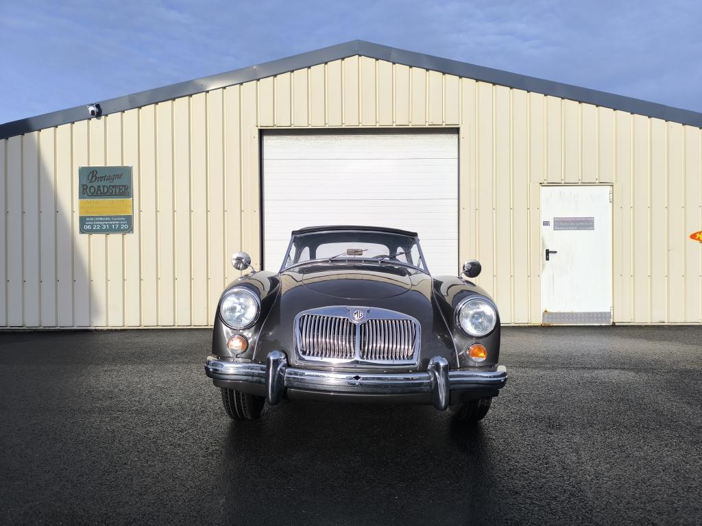 MGA MKII GRISE VOITURE DE COLLECTION