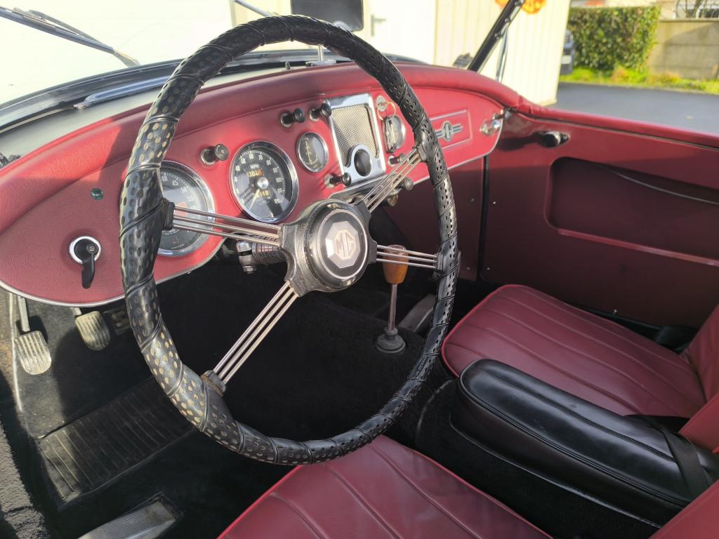 MGA MKII GRISE VOITURE DE COLLECTION