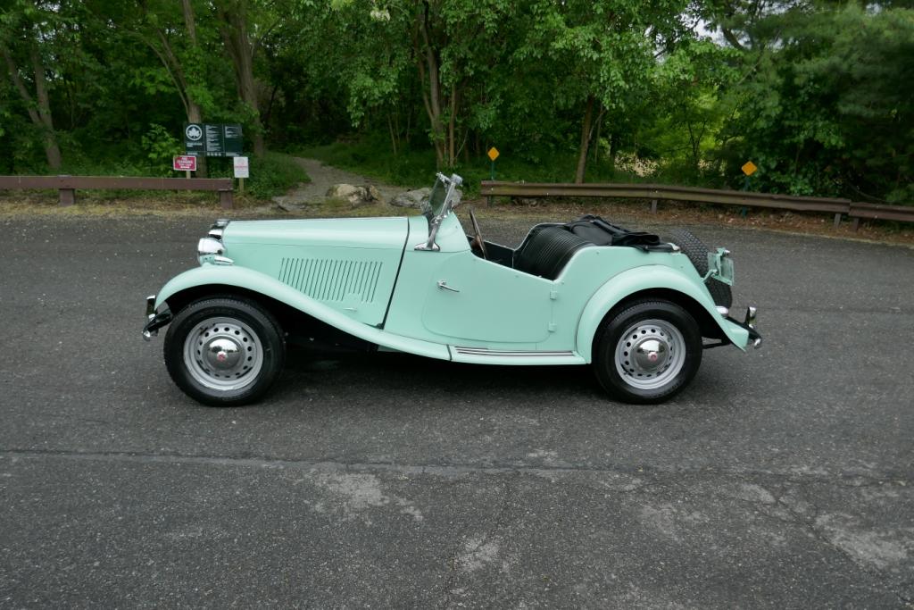 MG TD VERT BREATGNE ROADSTER