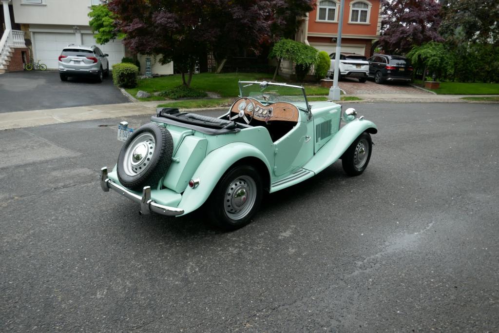 MG TD VERT BREATGNE ROADSTER
